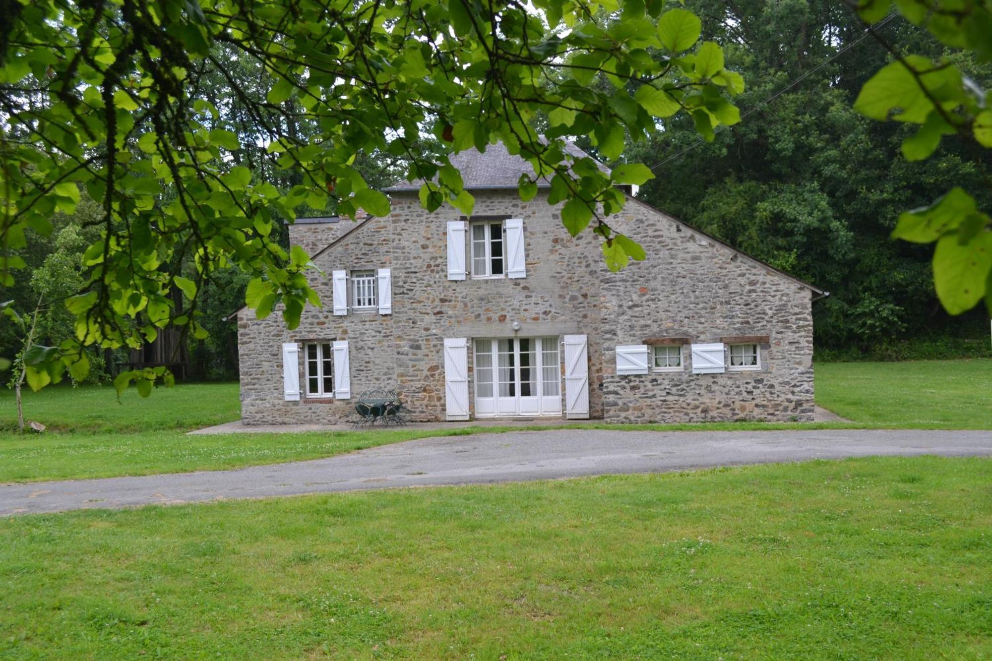Domaine Des Vaulx - Locations De Cabanes Insolites La Baconniere Exterior foto